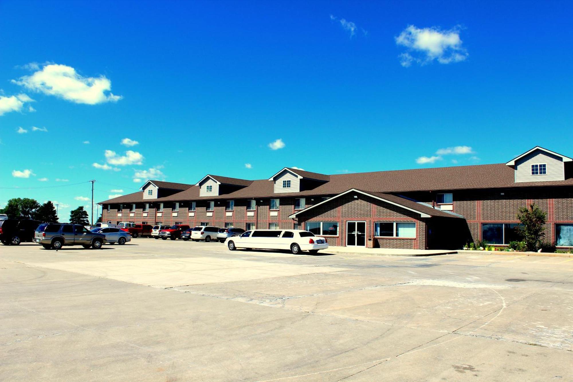 Desoto Inn & Suites Missouri Valley Exterior photo
