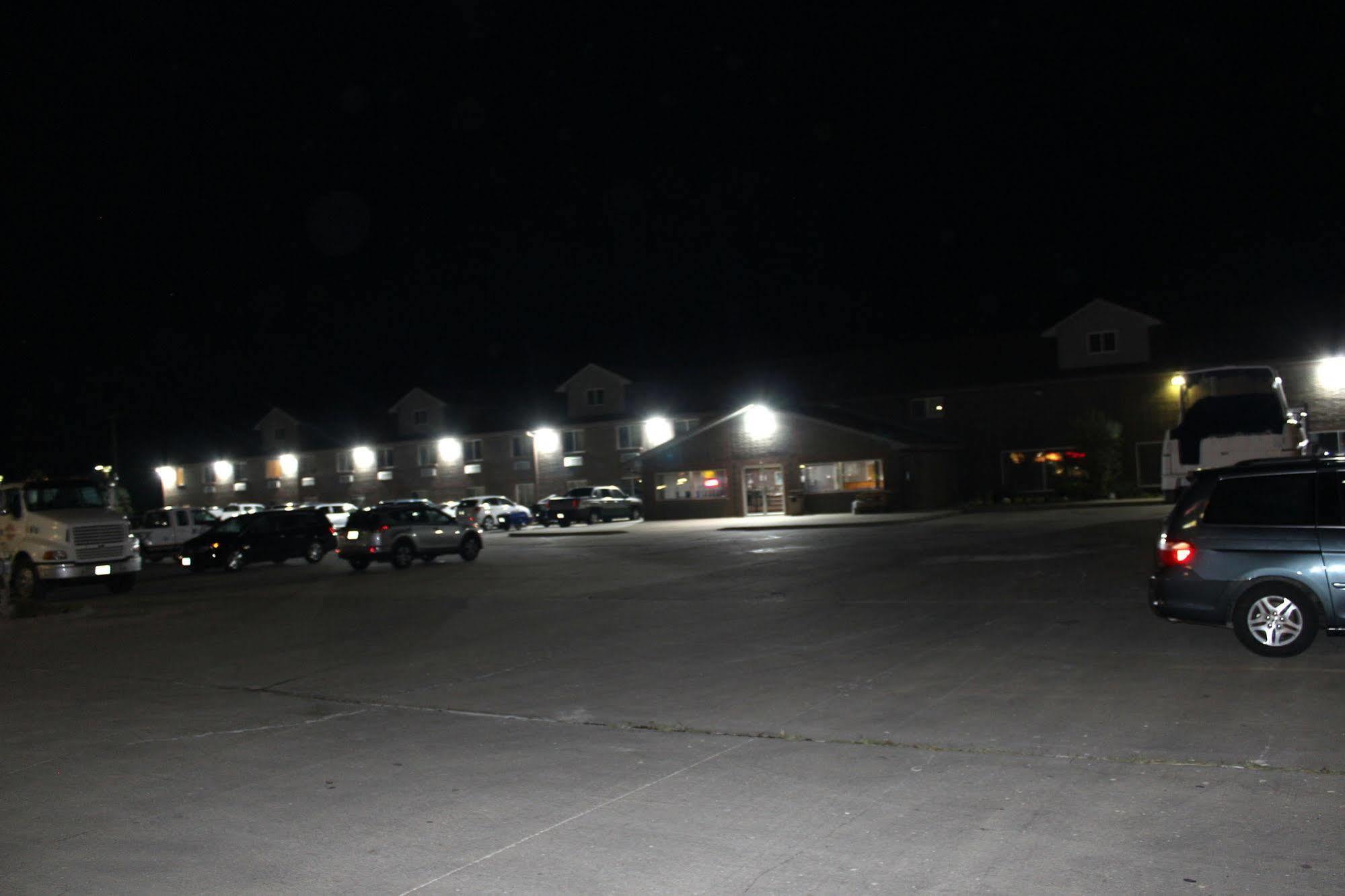 Desoto Inn & Suites Missouri Valley Exterior photo